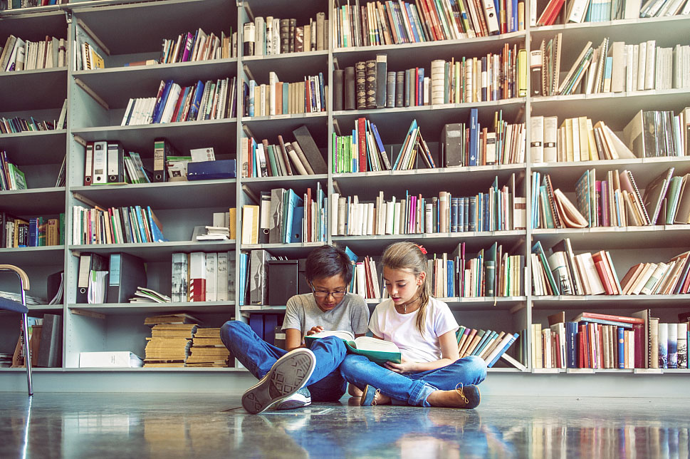 1522807933514987.jpg 孩子看書.jpg